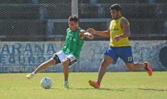 Foto de la galería: Guaraní y Mitre reeditaron un viejo clásico: terminó 3 a 3