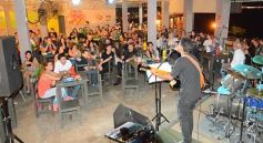 Foto de la galería: El Sr. Bandeja le pone la mejor música a la costanera