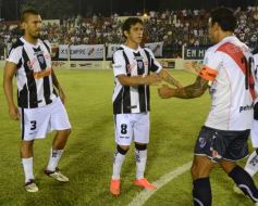 Foto de la galería: Guarani cumplió de local: le ganó 2 a 0 a For Ever