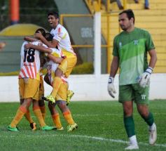 Foto de la galería: Crucero goleó de local y volvió a sonreír