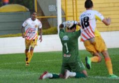 Foto de la galería: Crucero goleó de local y volvió a sonreír