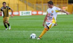 Foto de la galería: Crucero se hizo fuerte en casa: volvió a ganar, esta vez a Santamarina