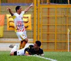 Foto de la galería: Crucero se hizo fuerte en casa: volvió a ganar, esta vez a Santamarina
