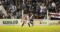 Foto de la galería: Con más garra que fútbol, Guaraní ganó y es puntero de su zona