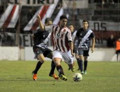 Foto de la galería: Con más garra que fútbol, Guaraní ganó y es puntero de su zona