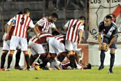 Foto de la galería: Con más garra que fútbol, Guaraní ganó y es puntero de su zona