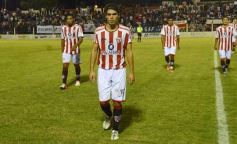 Foto de la galería: Con más garra que fútbol, Guaraní ganó y es puntero de su zona