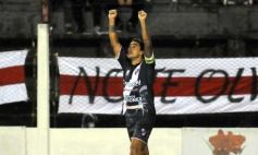 Foto de la galería: Con más garra que fútbol, Guaraní ganó y es puntero de su zona