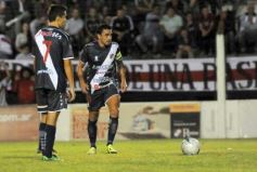 Foto de la galería: Con más garra que fútbol, Guaraní ganó y es puntero de su zona