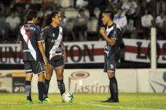 Foto de la galería: Con más garra que fútbol, Guaraní ganó y es puntero de su zona