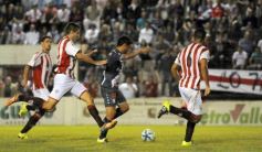 Foto de la galería: Con más garra que fútbol, Guaraní ganó y es puntero de su zona