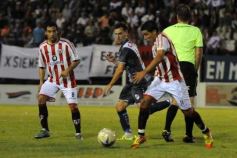 Foto de la galería: Con más garra que fútbol, Guaraní ganó y es puntero de su zona