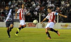 Foto de la galería: Con más garra que fútbol, Guaraní ganó y es puntero de su zona