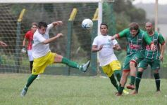 Foto de la galería: La Picada y Brown debutaron en la Liga con un empate