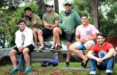 Foto de la galería: Cazadores pisó fuerte y aplastó a Lomas