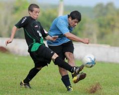 Foto de la galería: El Brete derrotó a Itatí y es líder