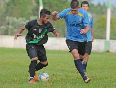 Foto de la galería: El Brete derrotó a Itatí y es líder