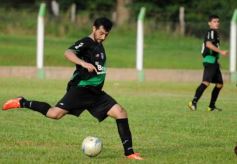 Foto de la galería: El Brete derrotó a Itatí y es líder