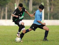 Foto de la galería: El Brete derrotó a Itatí y es líder