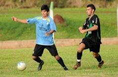 Foto de la galería: El Brete derrotó a Itatí y es líder
