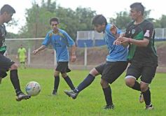Foto de la galería: El Brete derrotó a Itatí y es líder