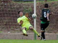 Foto de la galería: El Brete derrotó a Itatí y es líder