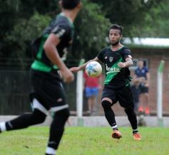 Foto de la galería: El Brete derrotó a Itatí y es líder