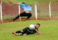 Foto de la galería: El Brete derrotó a Itatí y es líder