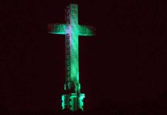 Foto de la galería: La Cruz de Santa Ana, de verde para conmemorar el Día de la Tierra