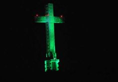 Foto de la galería: La Cruz de Santa Ana, de verde para conmemorar el Día de la Tierra