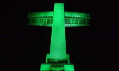 Foto de la galería: La Cruz de Santa Ana, de verde para conmemorar el Día de la Tierra