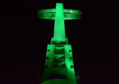 Foto de la galería: La Cruz de Santa Ana, de verde para conmemorar el Día de la Tierra