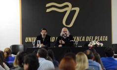 Foto de la galería: Ricardo Rouvier disertó en la sede local de la UCP