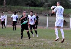 Foto de la galería: El Brete derrotó a Villa Cabello y se consolida en la punta