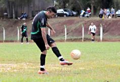 Foto de la galería: El Brete derrotó a Villa Cabello y se consolida en la punta