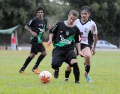Foto de la galería: El Brete derrotó a Villa Cabello y se consolida en la punta