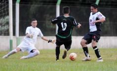 Foto de la galería: El Brete derrotó a Villa Cabello y se consolida en la punta