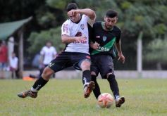 Foto de la galería: El Brete derrotó a Villa Cabello y se consolida en la punta