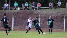 Foto de la galería: El Brete derrotó a Villa Cabello y se consolida en la punta