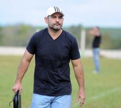 Foto de la galería: El Brete derrotó a Villa Cabello y se consolida en la punta