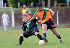 Foto de la galería: El Brete derrotó a Villa Cabello y se consolida en la punta