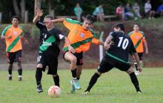 Foto de la galería: El Brete derrotó a Villa Cabello y se consolida en la punta