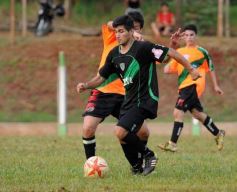 Foto de la galería: El Brete derrotó a Villa Cabello y se consolida en la punta