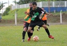 Foto de la galería: El Brete derrotó a Villa Cabello y se consolida en la punta