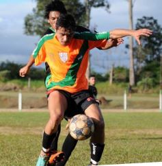 Foto de la galería: El Brete derrotó a Villa Cabello y se consolida en la punta