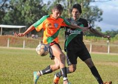 Foto de la galería: El Brete derrotó a Villa Cabello y se consolida en la punta