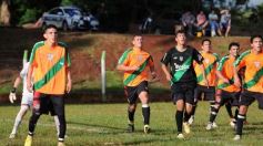 Foto de la galería: El Brete derrotó a Villa Cabello y se consolida en la punta