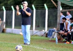 Foto de la galería: El Brete derrotó a Villa Cabello y se consolida en la punta