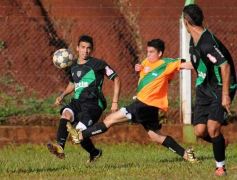 Foto de la galería: El Brete derrotó a Villa Cabello y se consolida en la punta