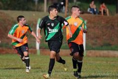 Foto de la galería: El Brete derrotó a Villa Cabello y se consolida en la punta